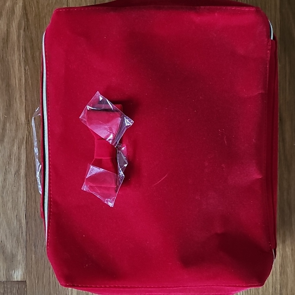 Estee Lauder Red Velvety Zippered Makeup Case Cosmetic Bag with Handle NWOT